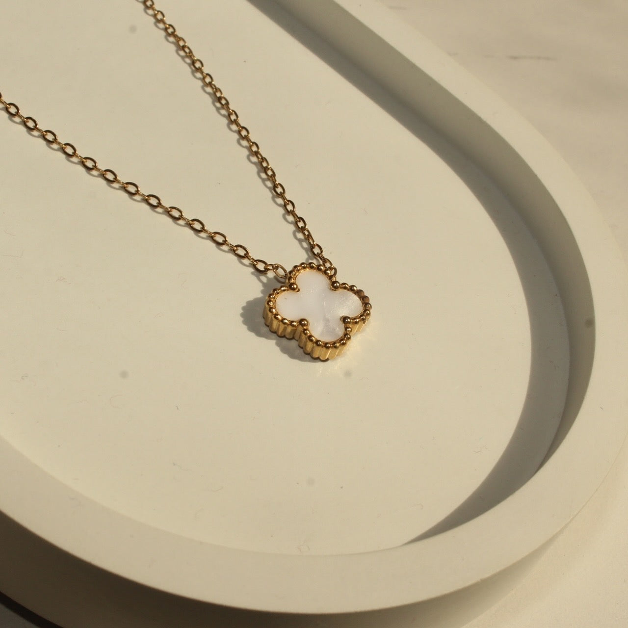 4 Leaf Clover Neckpiece - White
