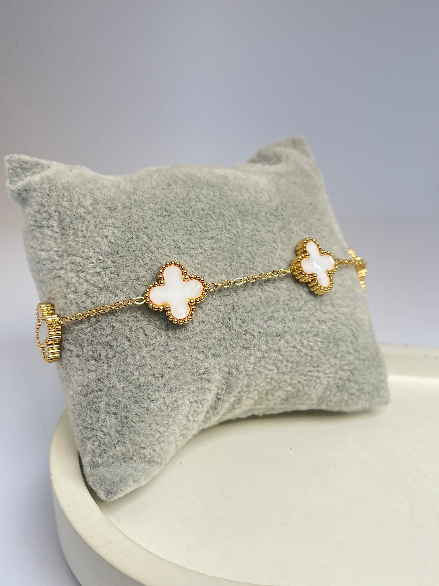 Clover Bracelet - White