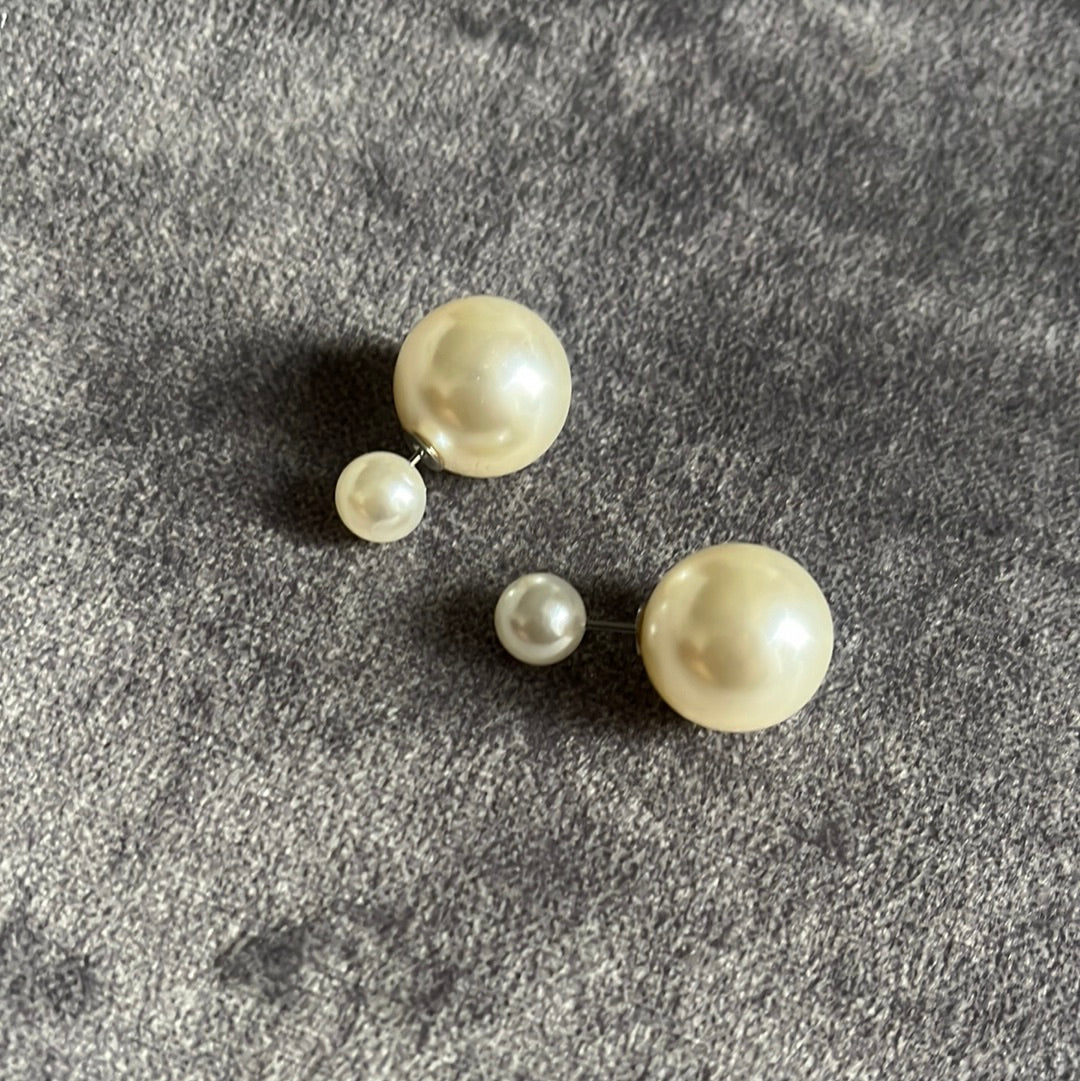 Pearl studs