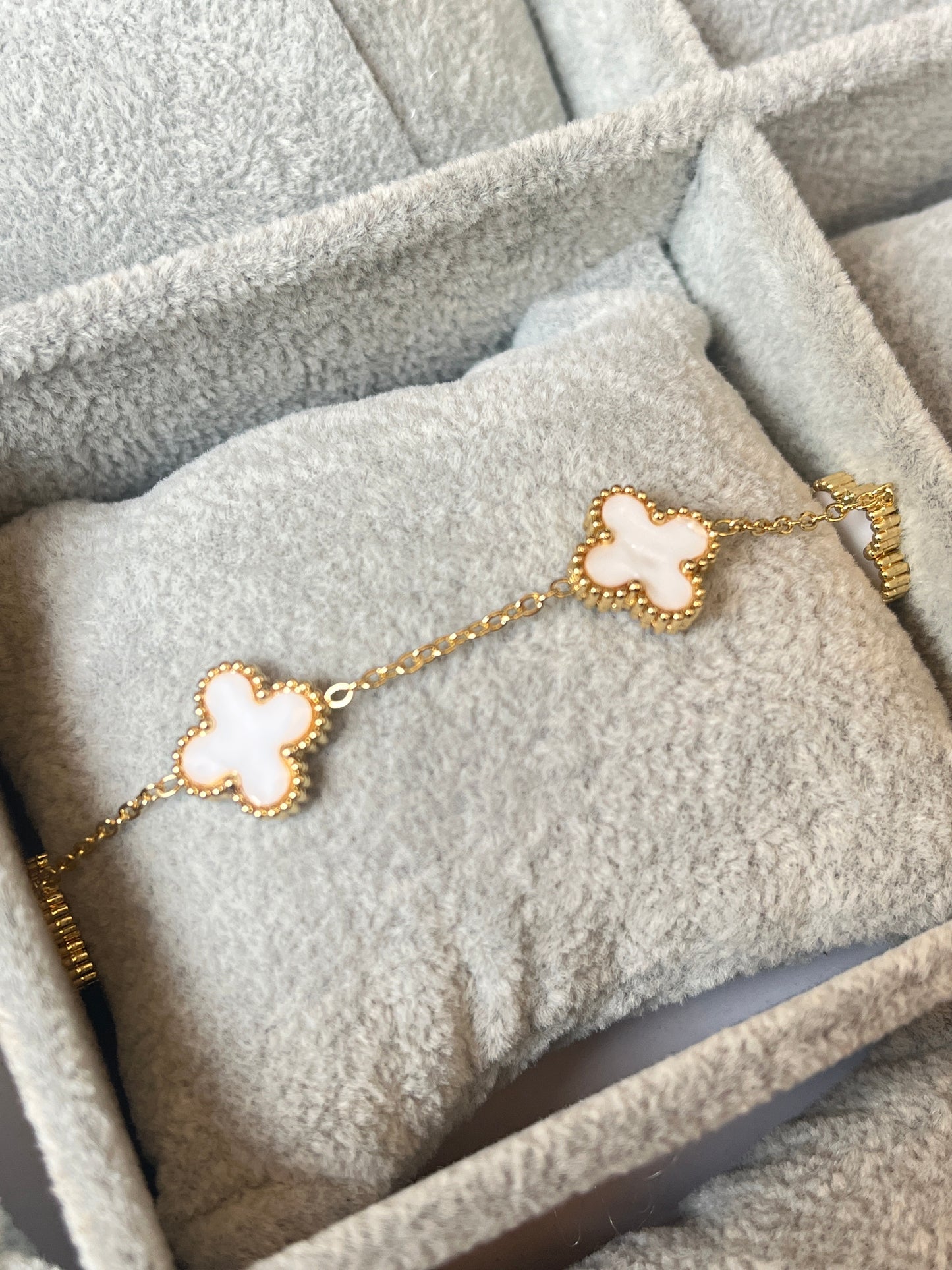 Clover Bracelet - White